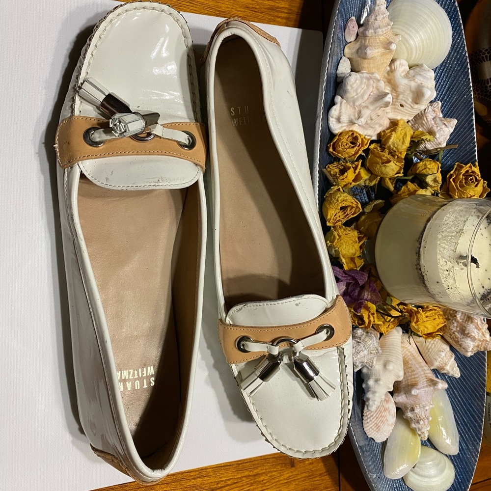 Stuart Weitzman White and Tan Flats with Moccasin Design